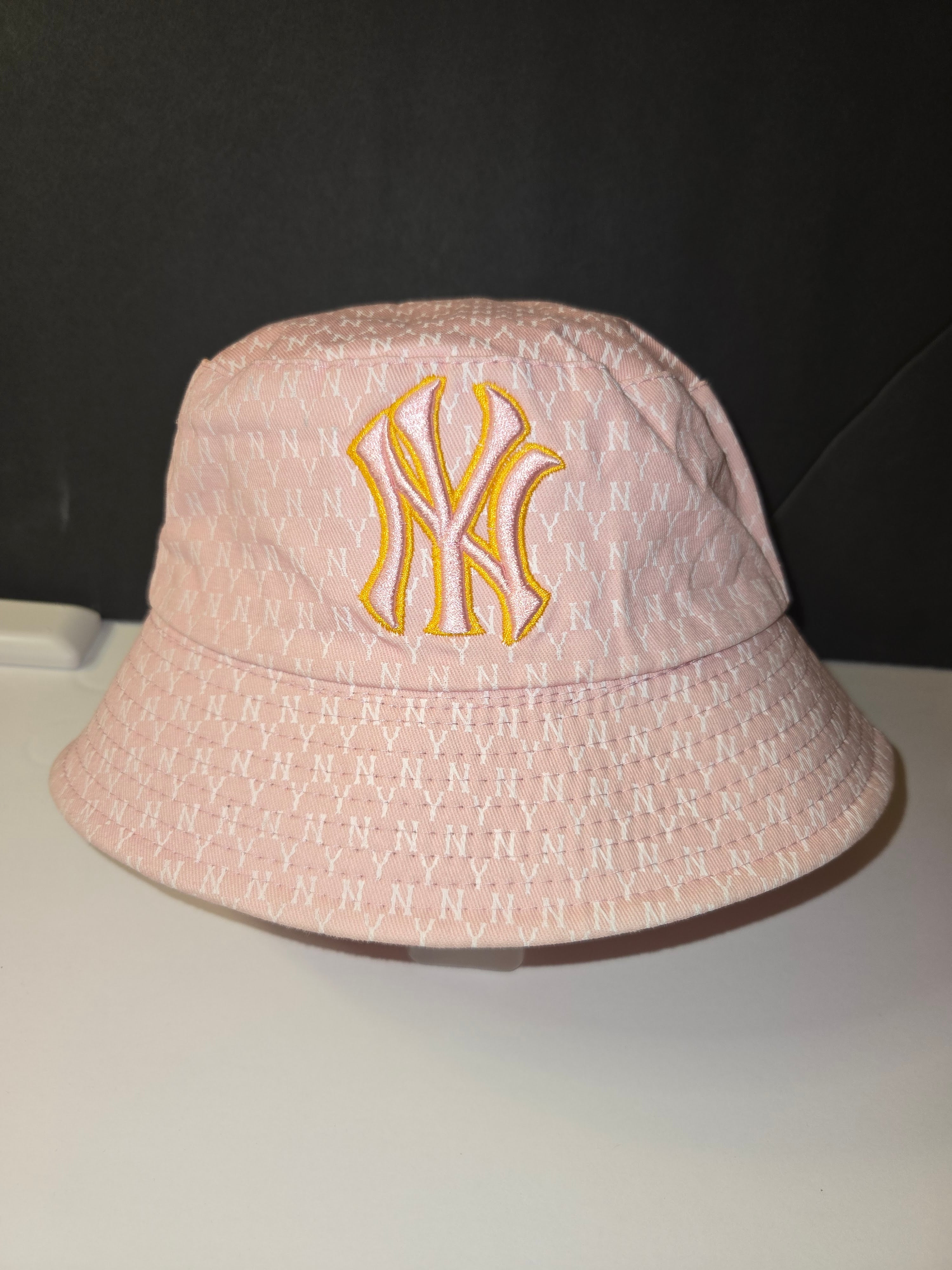 Women bucket hat irreversible